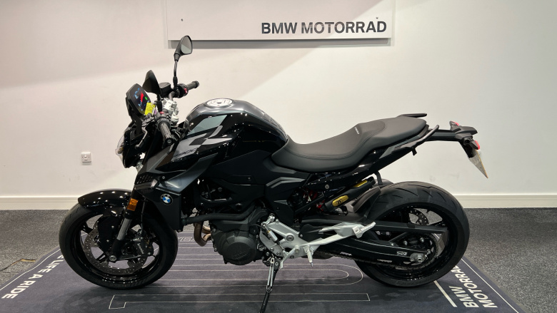 BMW F900 R